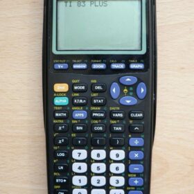 Calculatrice scientifique TEXAS Instruments TI-83 Plus 8 à 16 lignes
